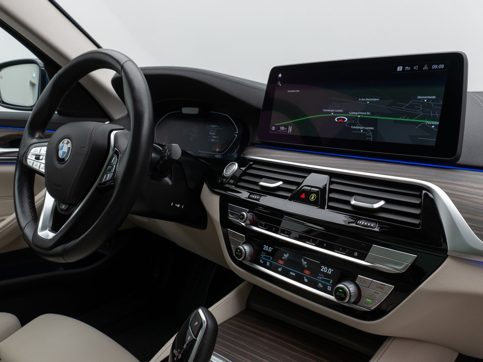 Fahrzeugabbildung BMW 530d Luxury Line Panorama Kamera HUD DAB Sport