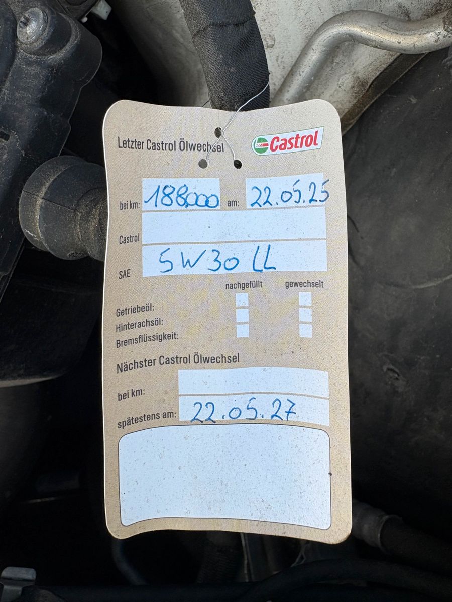 Fahrzeugabbildung BMW 120d 5-Türer URBAN Aut. Navi Xenon Leder SpeedLi