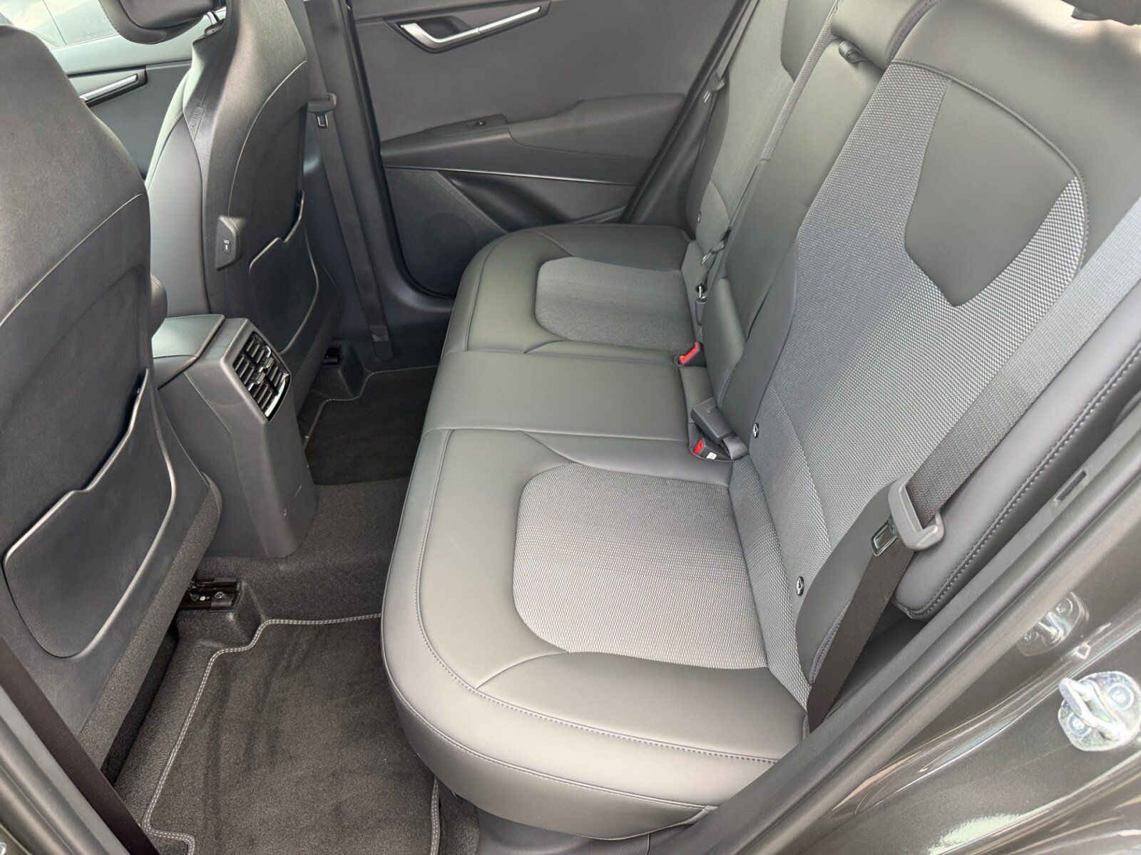 Fahrzeugabbildung Kia NIRO 1.6 HEV 129 DCT VISION KOM STY Navi/Autom.