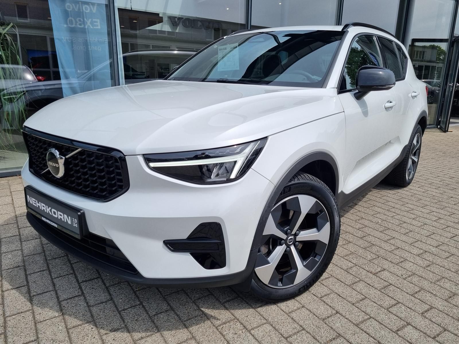 Fahrzeugabbildung Volvo XC40 B4 Benzin Plus Dark 'elektr. Glasdach'