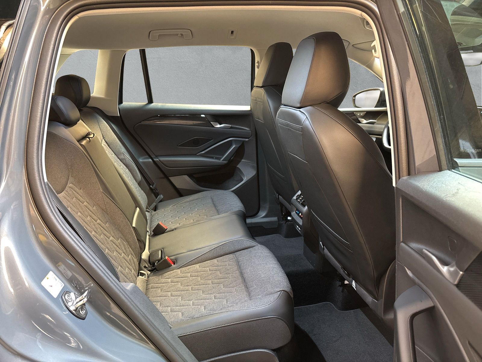 Fahrzeugabbildung Volkswagen Tiguan Life 2.0 TDI 4Motion DSG AHK Standheizung