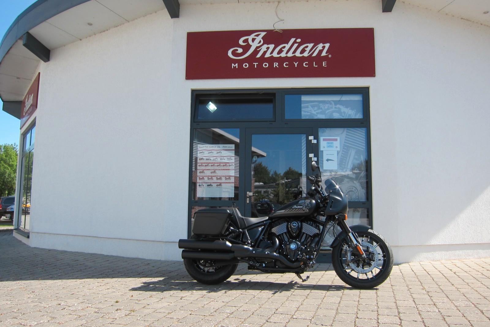 Indian Sport Chief RT Black Smoke Aktion Model 2025