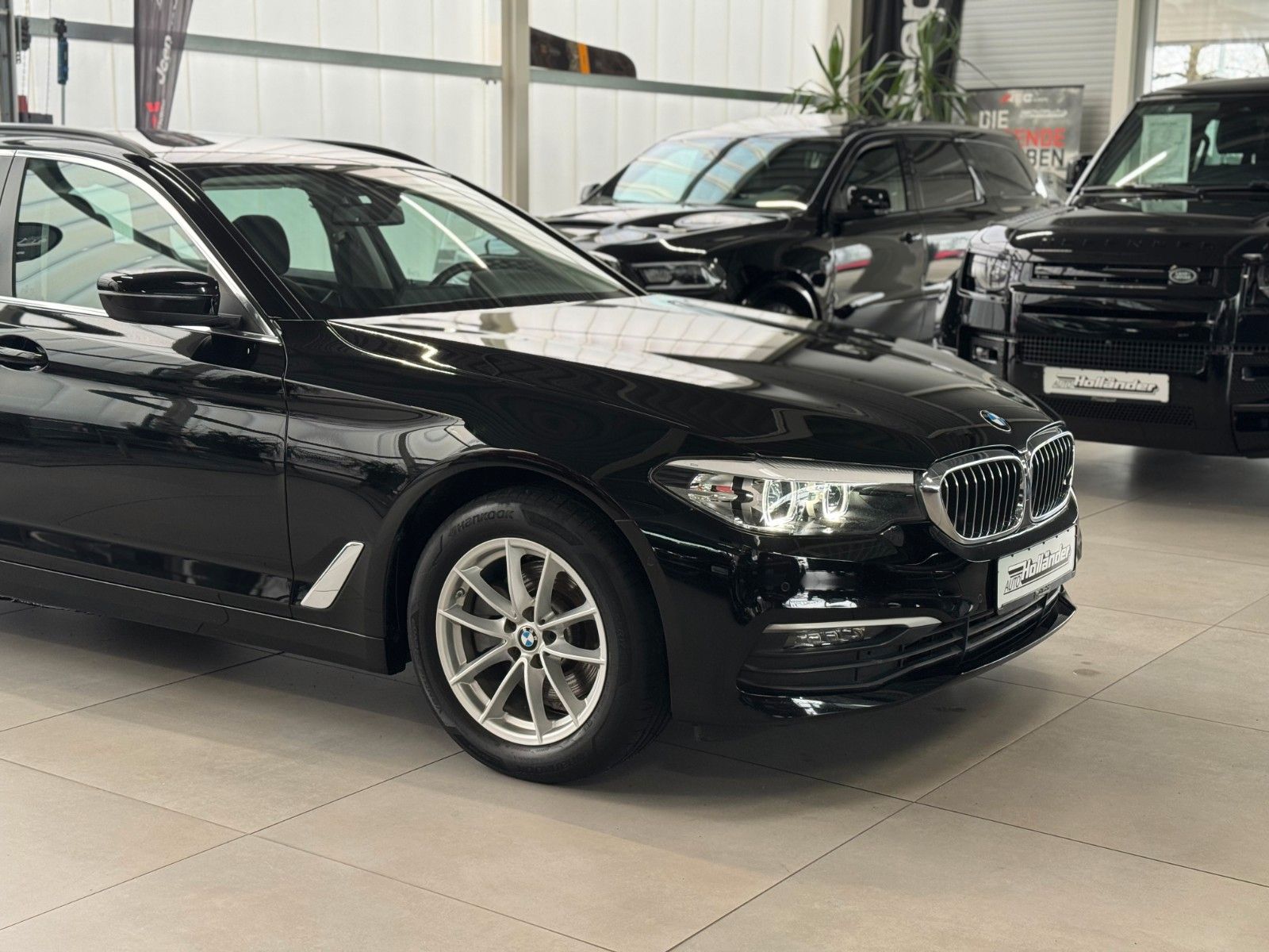 Fahrzeugabbildung BMW 520 d Touring "Business-P. Navi Connected Plus"