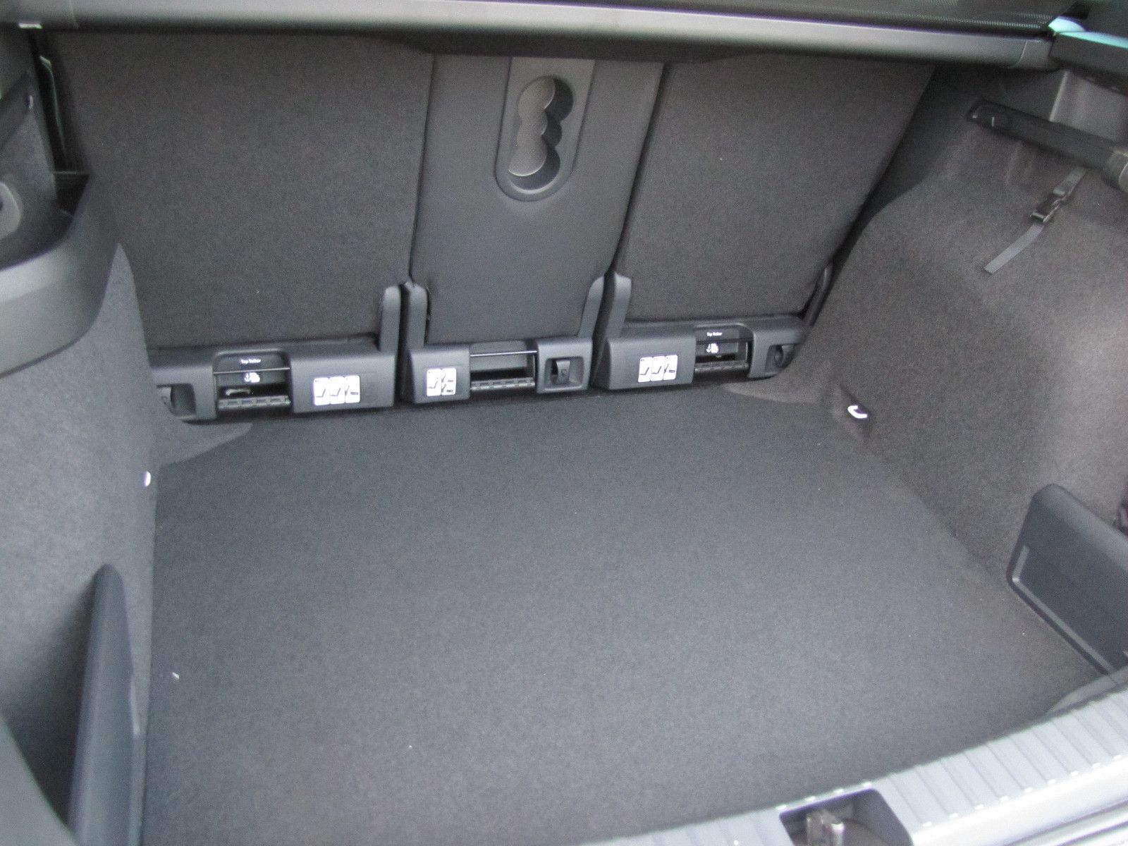 Fahrzeugabbildung SKODA Karoq Selection 2.0l TDI 150PS 7-Gang DSG 4x4