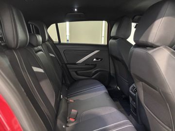 Fotografie des Opel Astra 1.2 Turbo GS AHK Navi