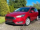 Ford Focus  Titanium Xenon & Zahnriemen & Tüv neu - Ford Focus: Rot