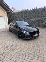 Mercedes-Benz CLA 250 4MATIC DCT AMG Line - Mercedes-Benz CLA 250 mit Panoramadach