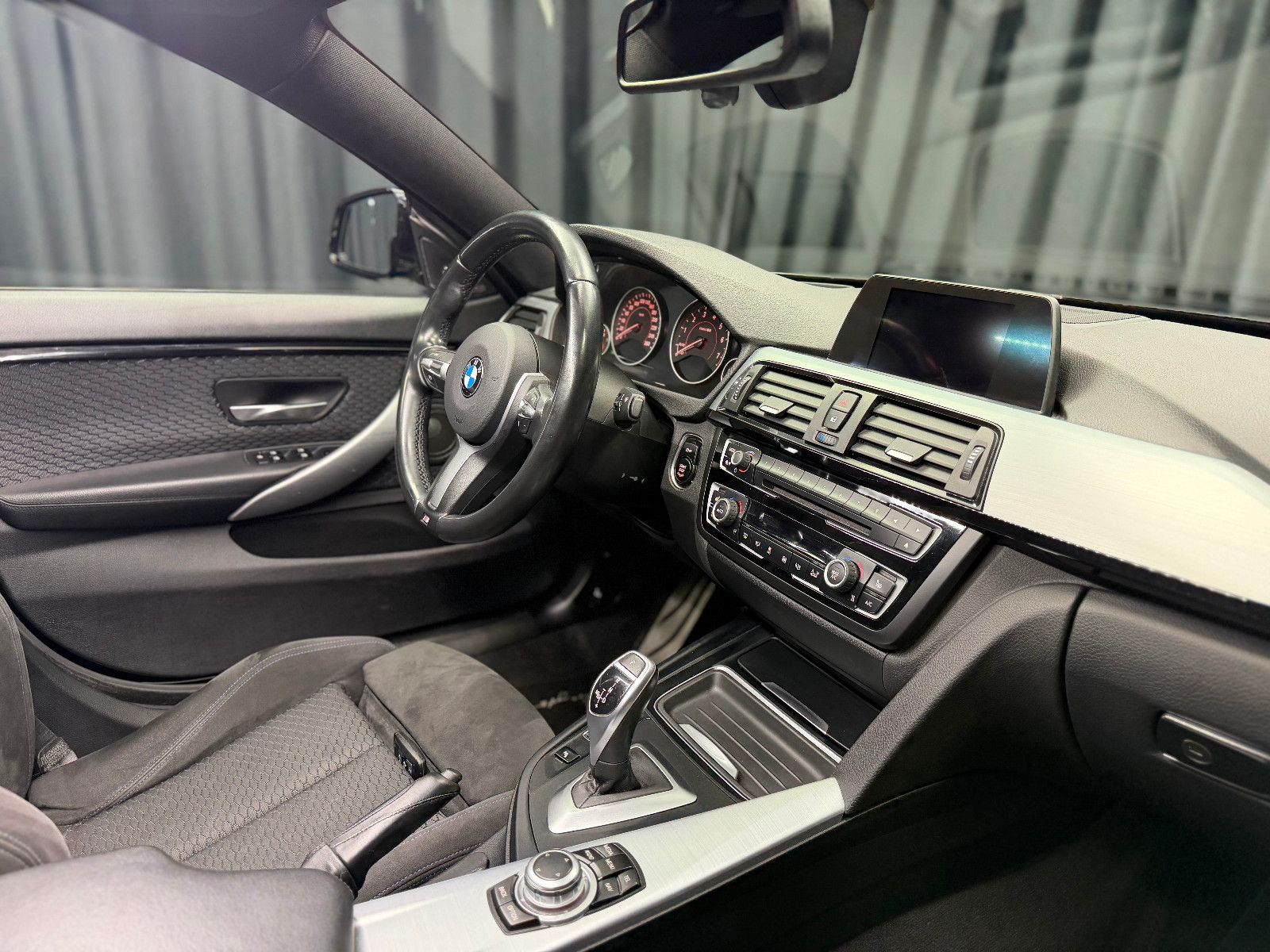 Fahrzeugabbildung BMW BMW 428i xDrive Gran Coupe M Sport|H&K|PANO|1.Hd
