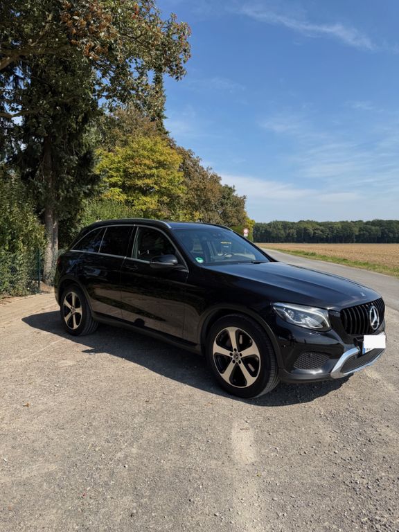 Image of Mercedes-Benz GLC 220