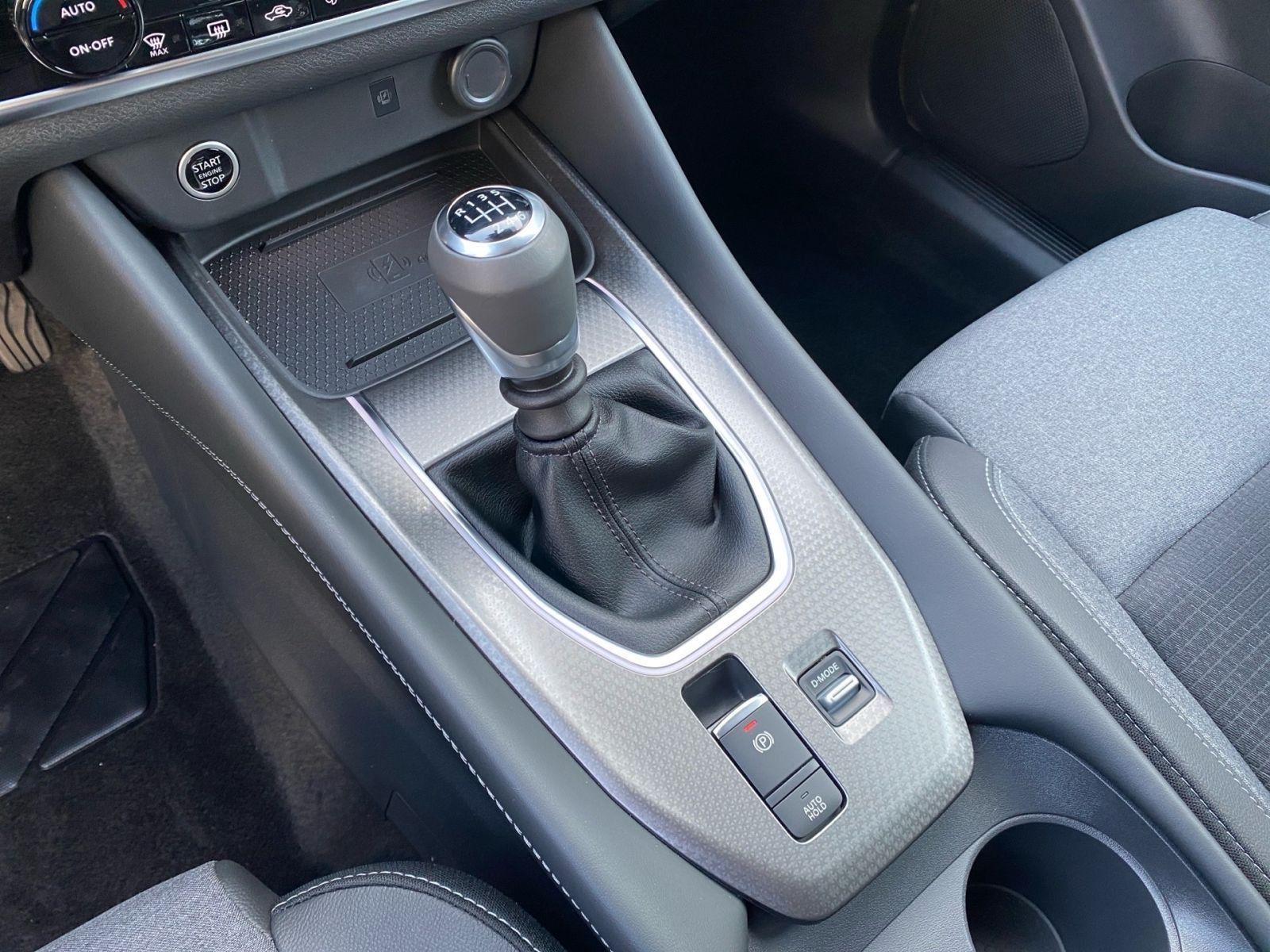 Fahrzeugabbildung Nissan Qashqai N-Connecta*NAVI*PDC*SHZ*KAMERA