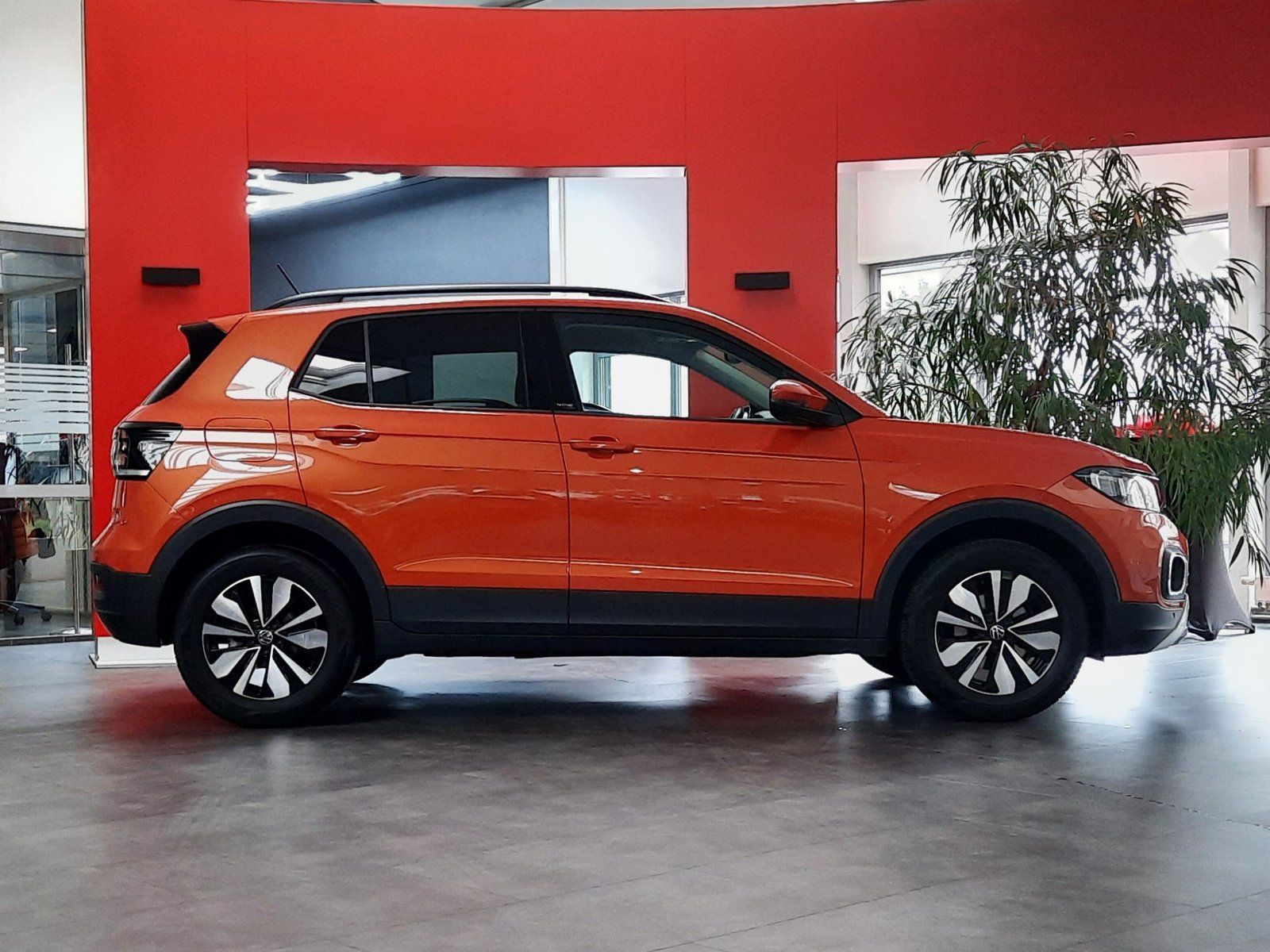Fahrzeugabbildung Volkswagen T-Cross Move TSI *Navi*Einparkh*Sitzhzg*App-Conn