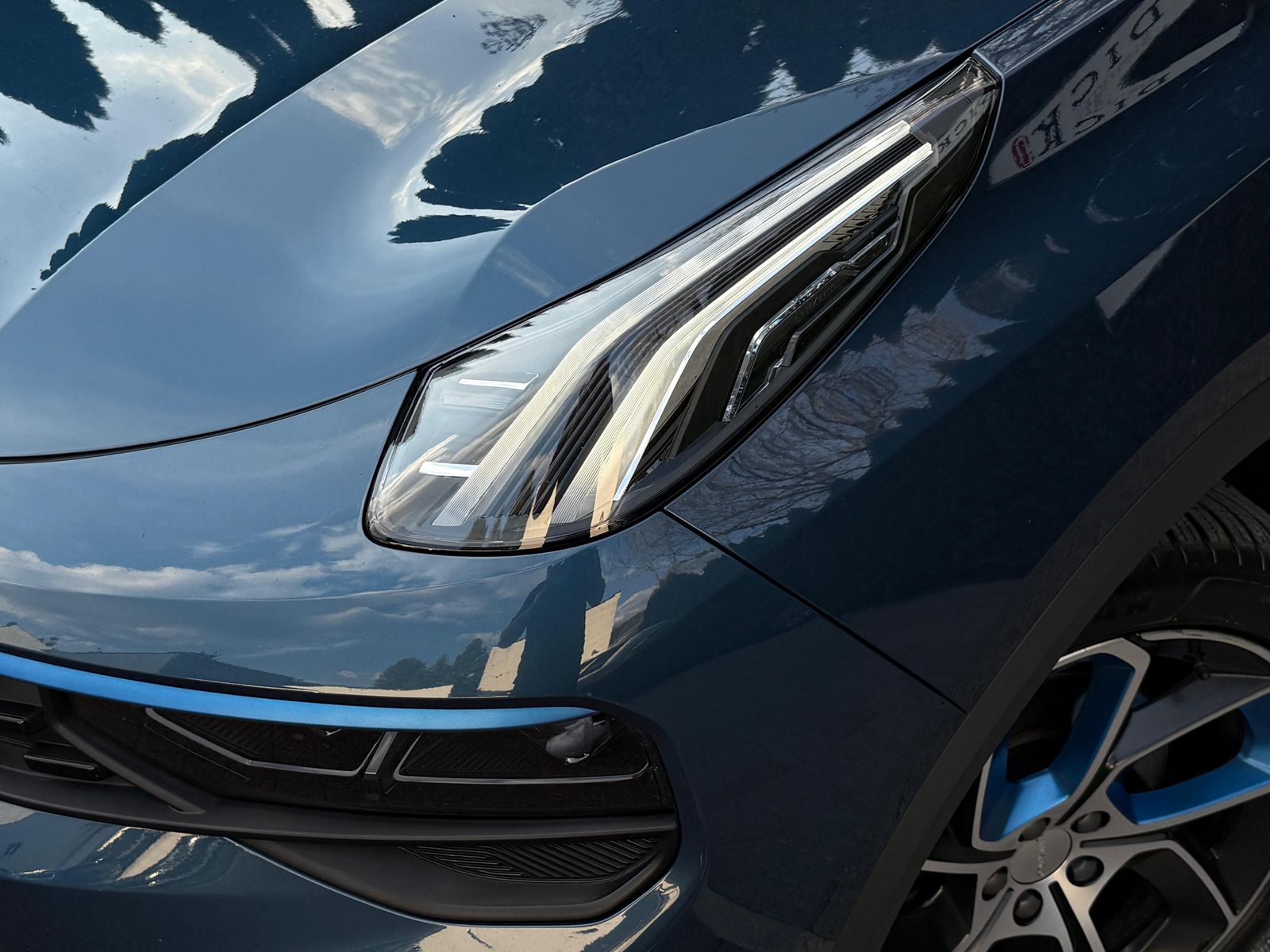 Fahrzeugabbildung Lynk&Co 01 1.5 T Aut PHEV PANO+LED+NAVI+ACC+MEMO+SHZ+360