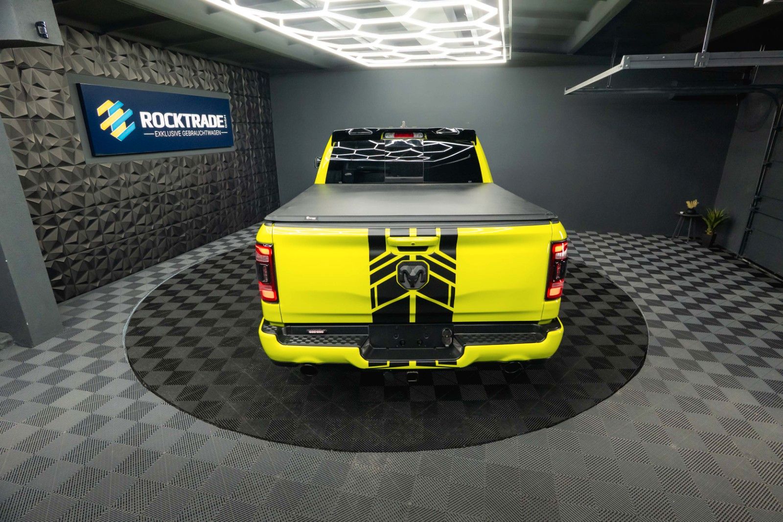 Fahrzeugabbildung Dodge RAM 5.7 V8 4x4 OFFROAD ACID YELLOW Edition LED