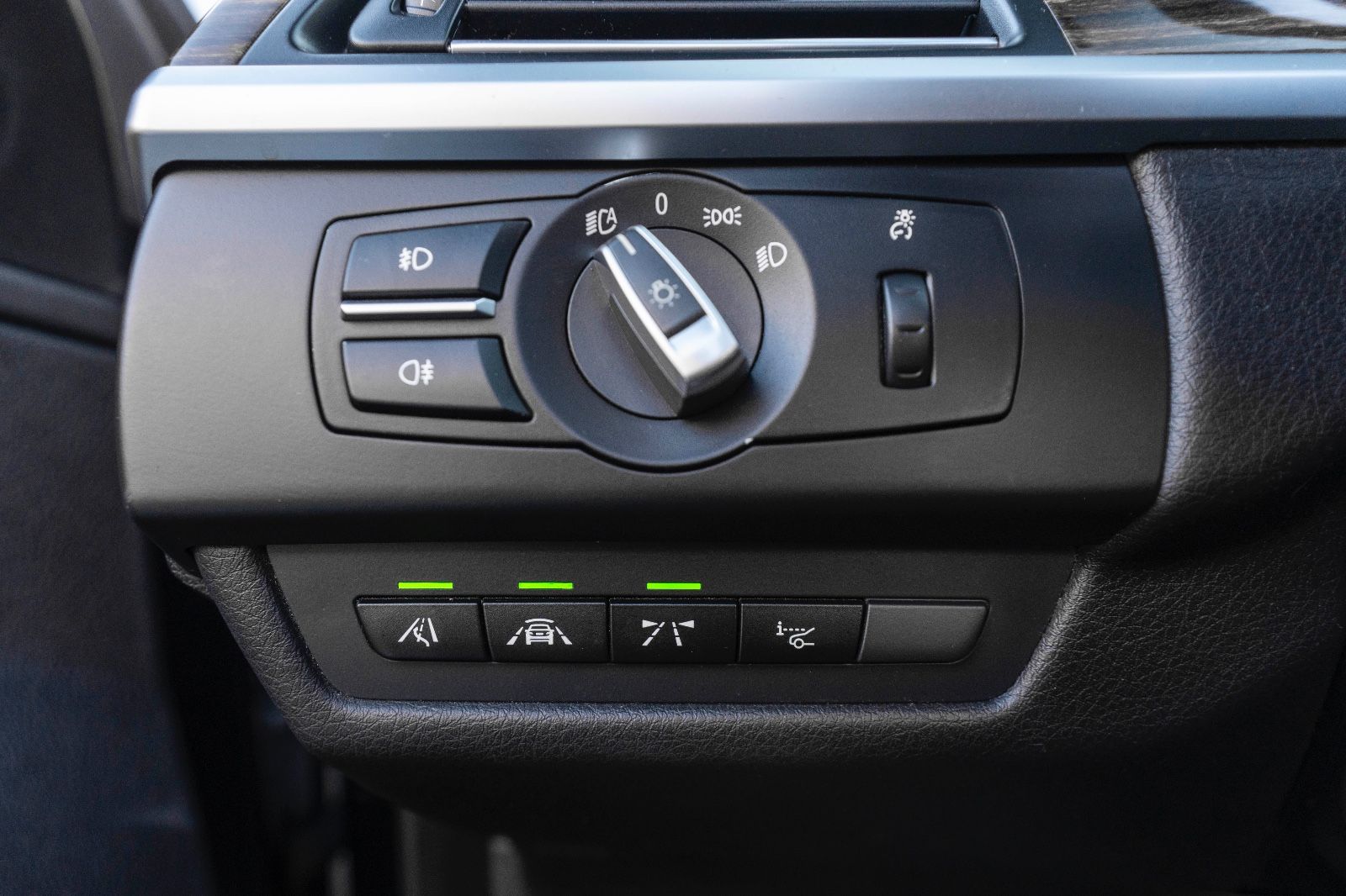 Fahrzeugabbildung BMW 650i xDrive Cabrio H&K LED CARPLAY NAV KAM ACC