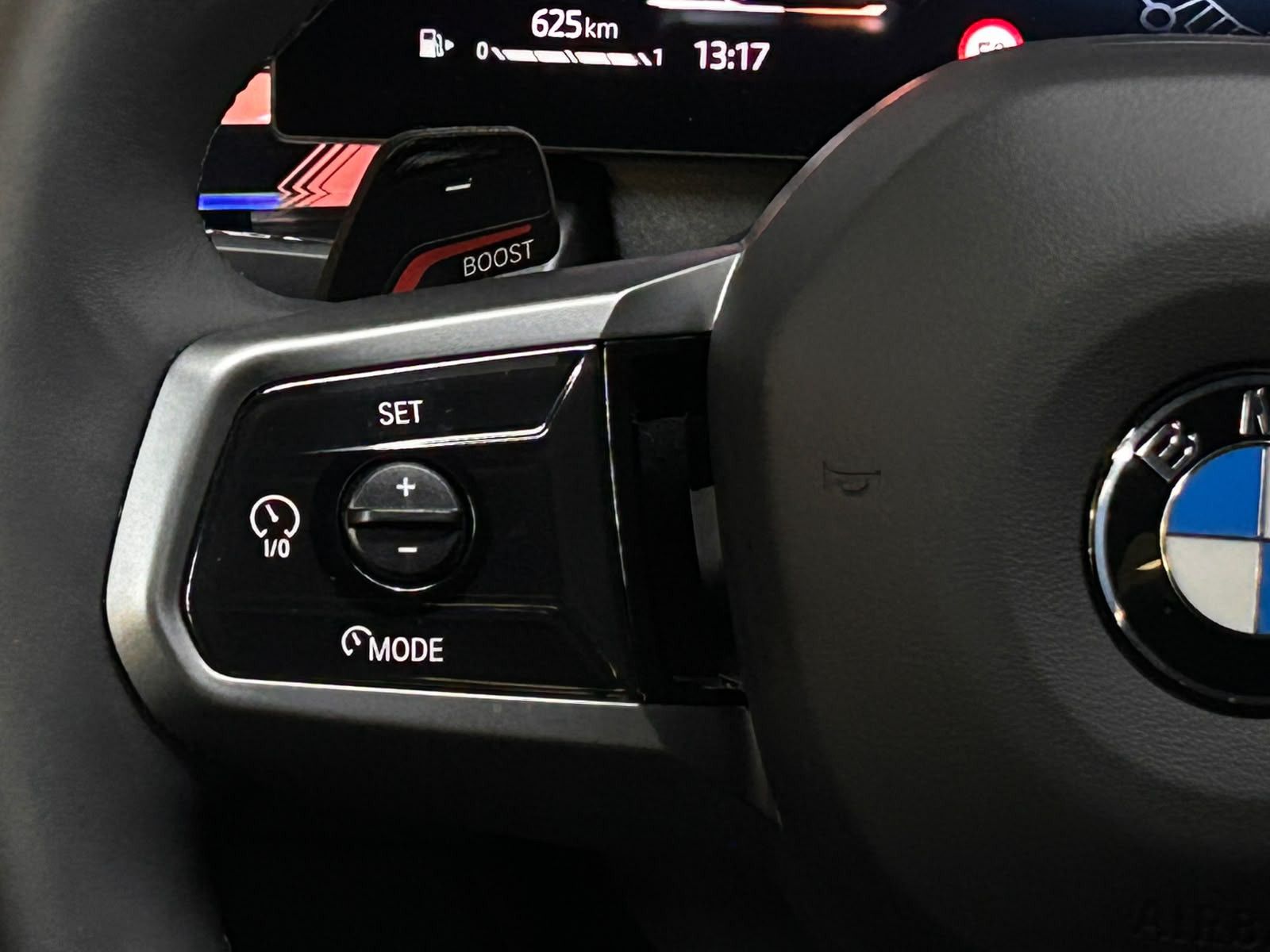 Fahrzeugabbildung BMW 520 T Sport Aut M PAKET+SCHADO+HEAD+H&K+360+AHK+