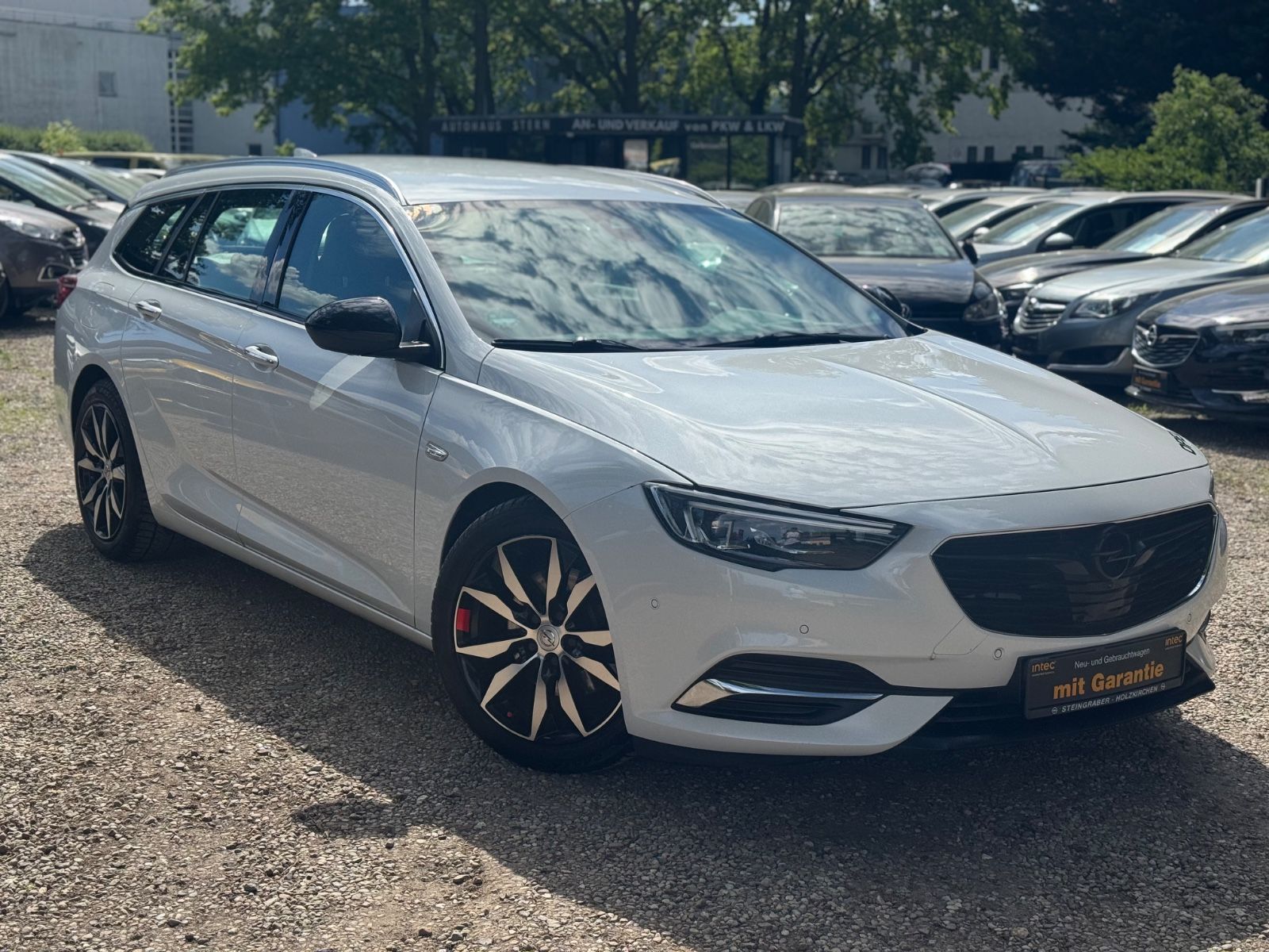 Opel Insignia - 1