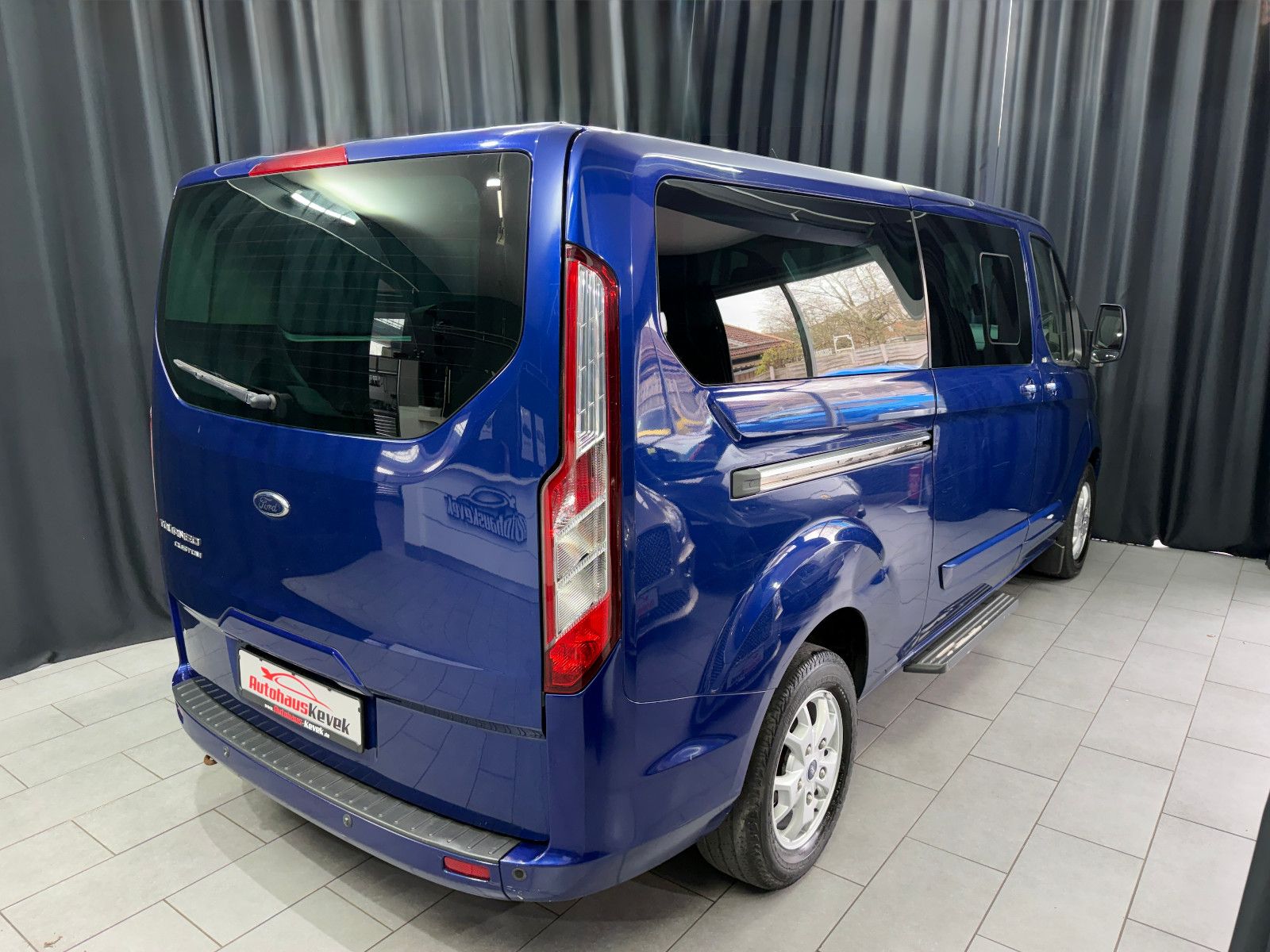 Fahrzeugabbildung Ford Tourneo Custom 300|AC|PDC|NAVI|8-SITZE