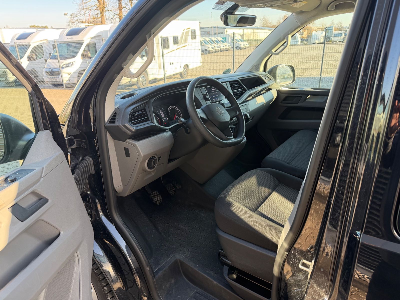 Fahrzeugabbildung Volkswagen T6.1  2.0TDI LR Flügelt. 9 Sitzer SHZ Komf.Paket