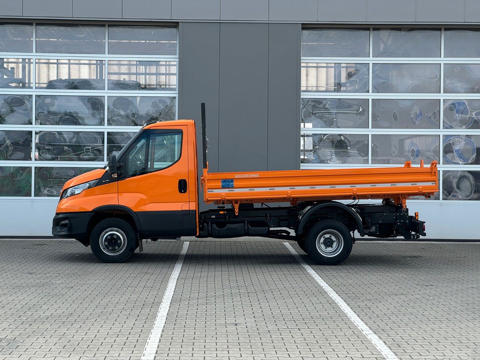 Fahrzeugabbildung Iveco Daily 70C18 MEILLER Kipper Nutzlast 3.610 Kg