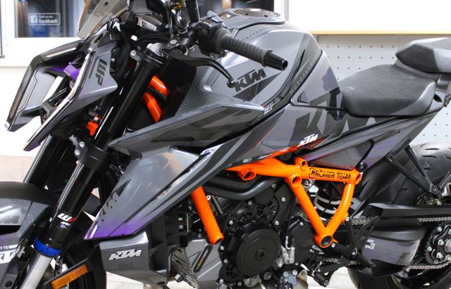 KTM 1390 Super Duke R EVO mit Dekor vom Römer Team