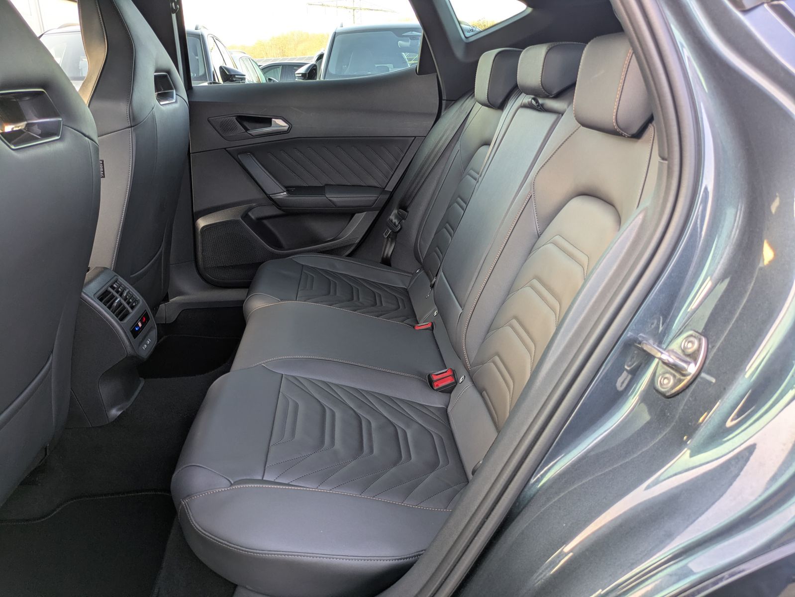 Fahrzeugabbildung CUPRA Formentor 1.5 eTSI LEDER*MATRIX*SENNH*Int.Dr.-XL