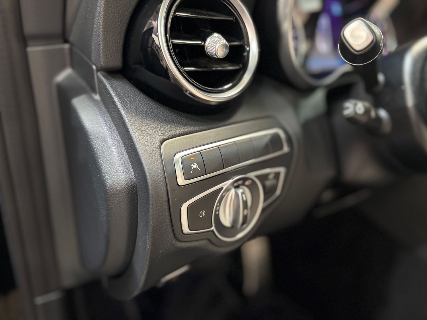 Fahrzeugabbildung Mercedes-Benz C 180 AMG Night#LED#Leder#Airscarf#Memory#Kamera