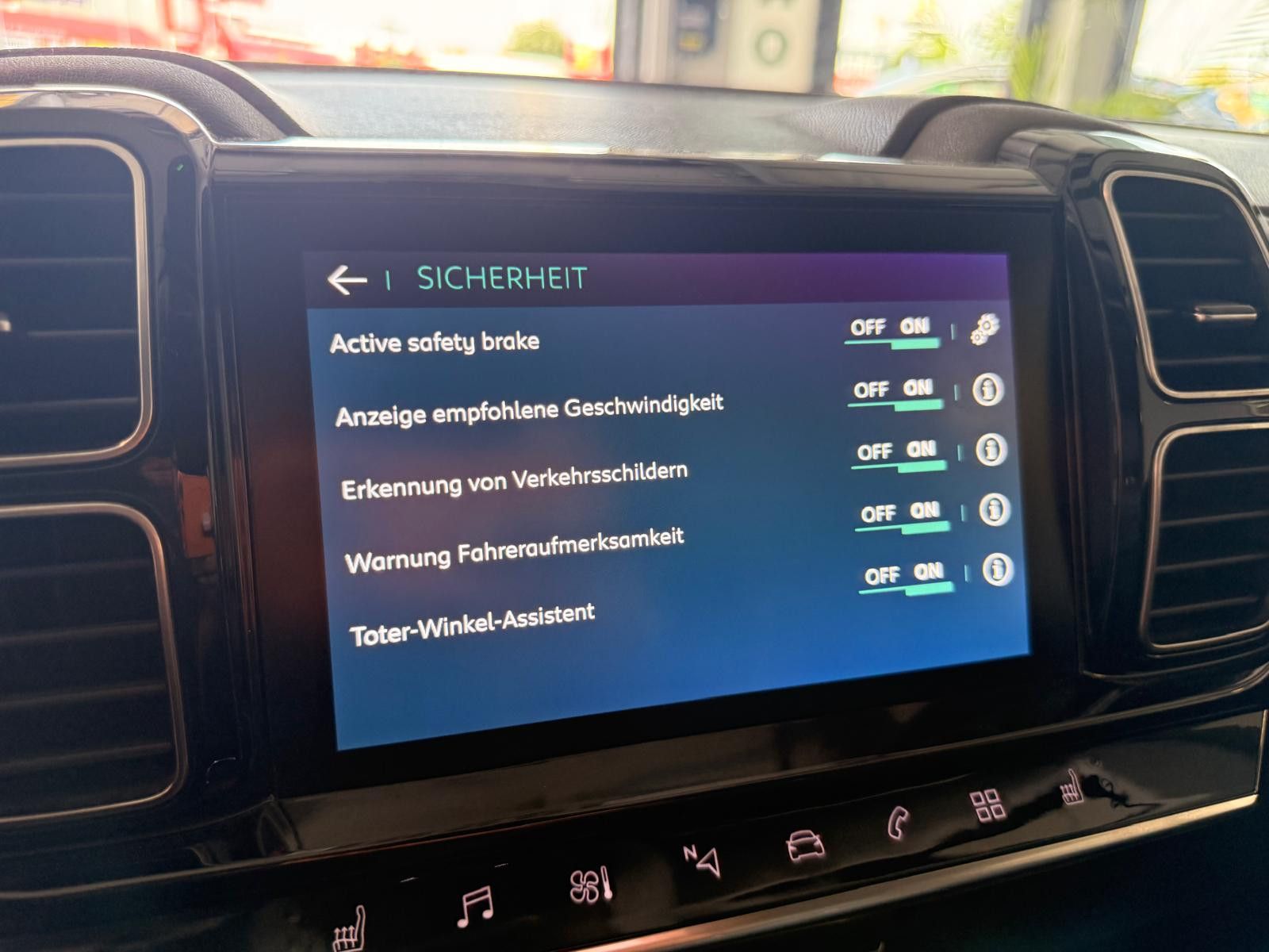 Fahrzeugabbildung Citroën C5 Aircross Hybrid/PANORAMA/LEDER/NAVI/KAMERA