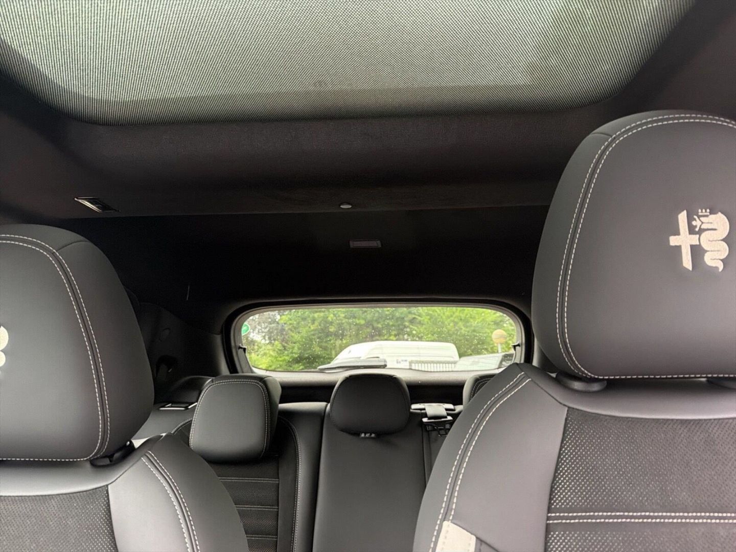 Fahrzeugabbildung Alfa Romeo Junior Elettrica Sport Speciale -Panorama-Wärmep
