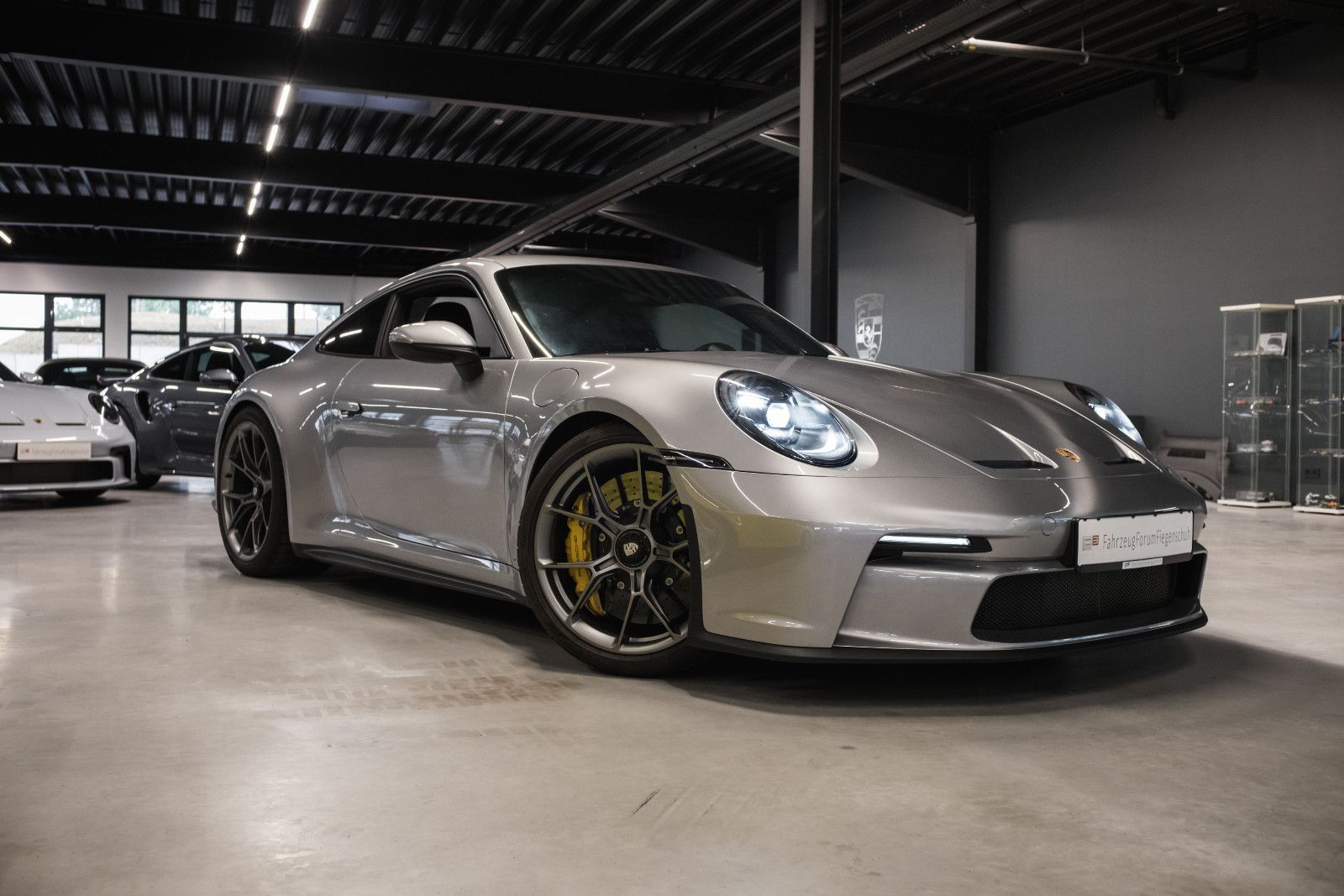 Fahrzeugabbildung Porsche 992/911 GT3 Touring-PCCB-BOSE-Lift-18 Wege Sitze