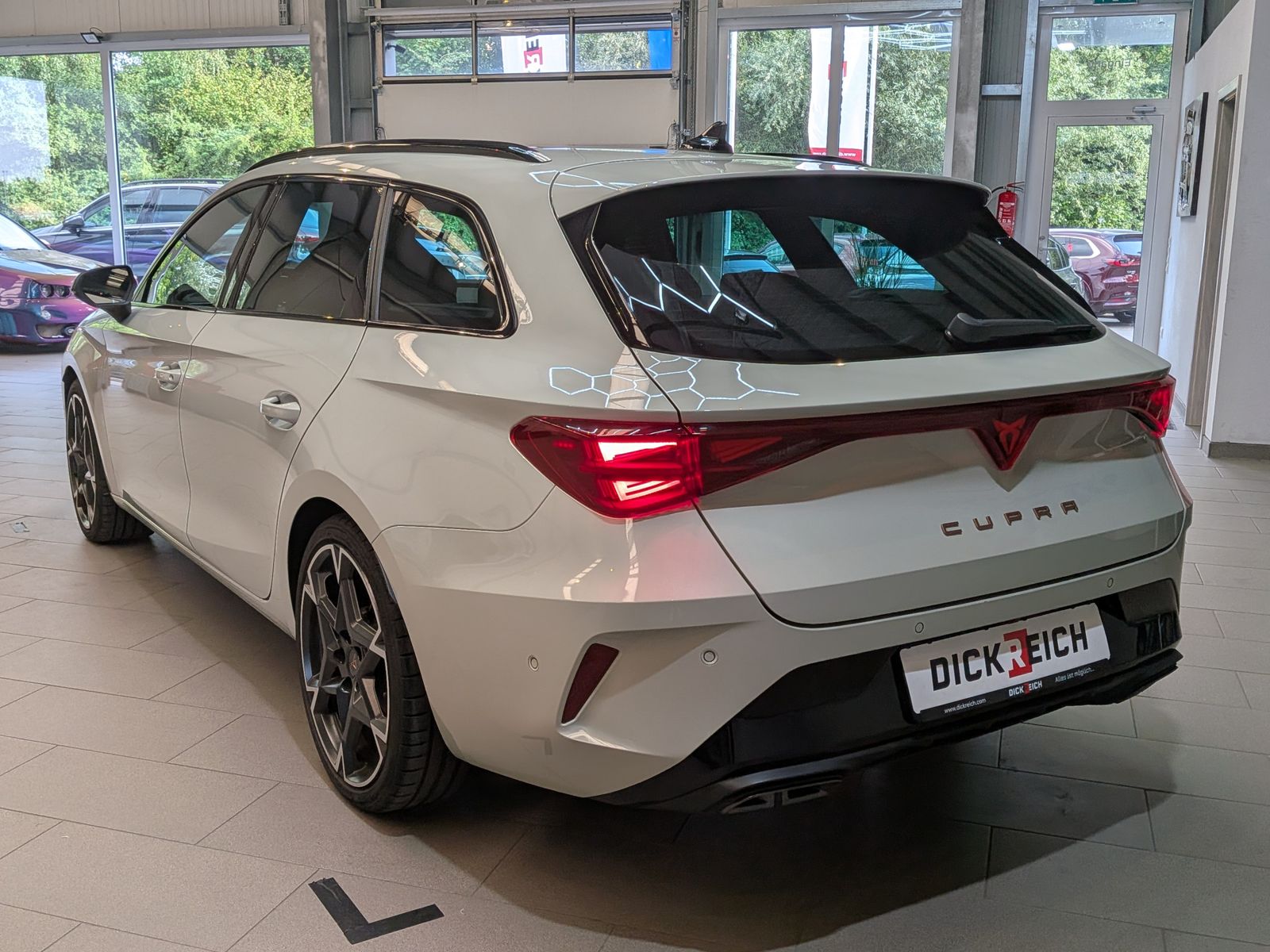 Fahrzeugabbildung CUPRA Leon 1.5 eTSI DINAMICA*MATRIX*ACC*PANO*AHK 5J-Ga