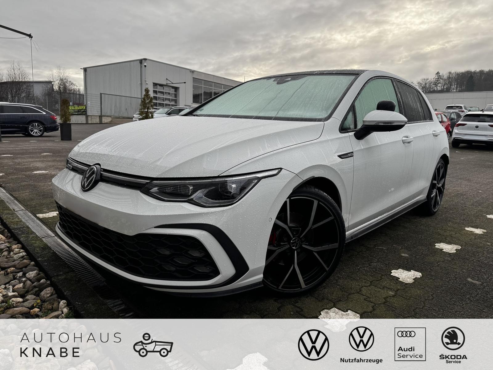 Volkswagen Golf VIII DSG GTD DCC MATRIX APP KAMERA PANO 19"