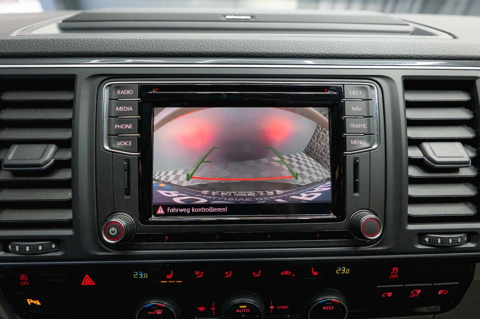 Fahrzeugabbildung Volkswagen T6 Multivan 2.0TDI DSG Edition 30 4Motion ACC