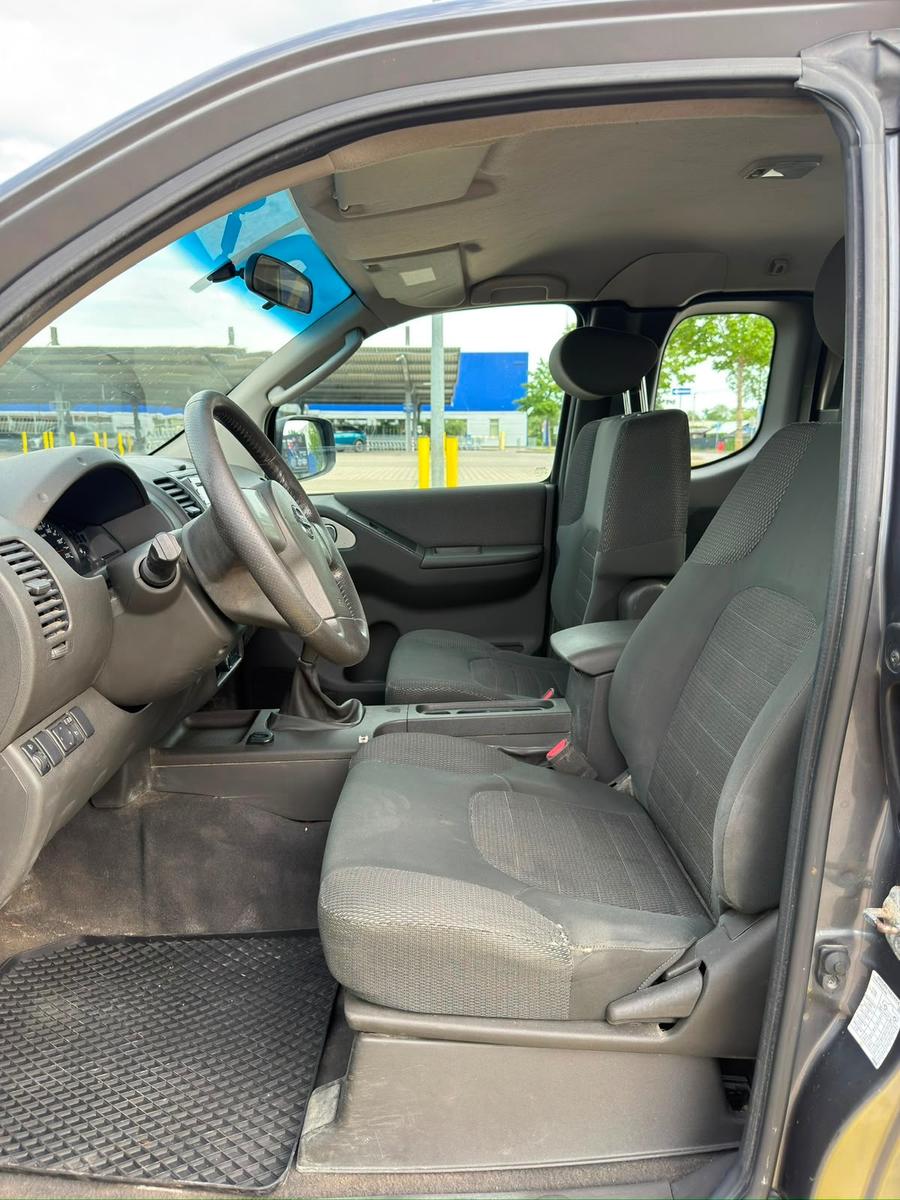 Nissan Navara King Cab 2.5 dCi | 190 ch | BVM | 4 places | Attelage | Climatisation | Différentiel autobloquant