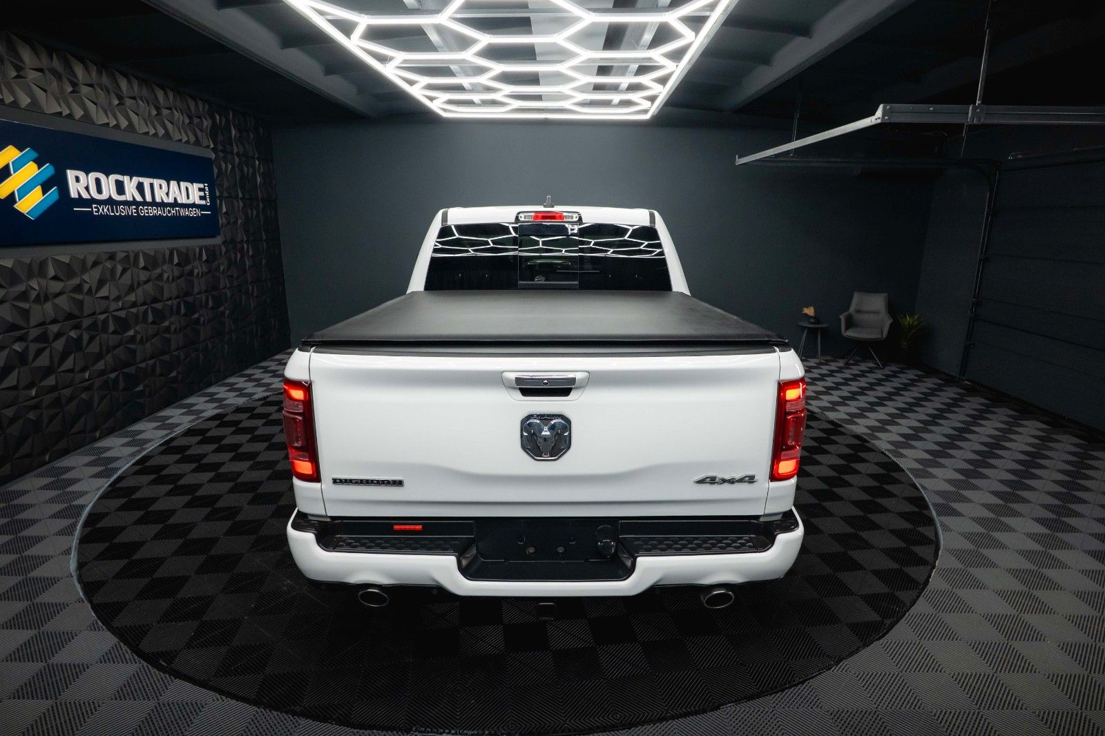 Fahrzeugabbildung Dodge RAM 5.7 V8 HEMI 4x4 OFFROAD Night-Paket *LED*19%