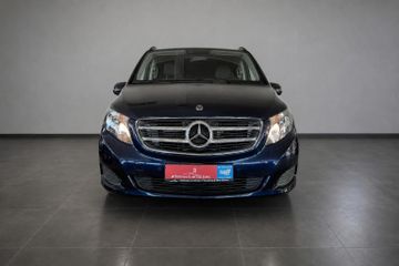 Mercedes V 220 - 2