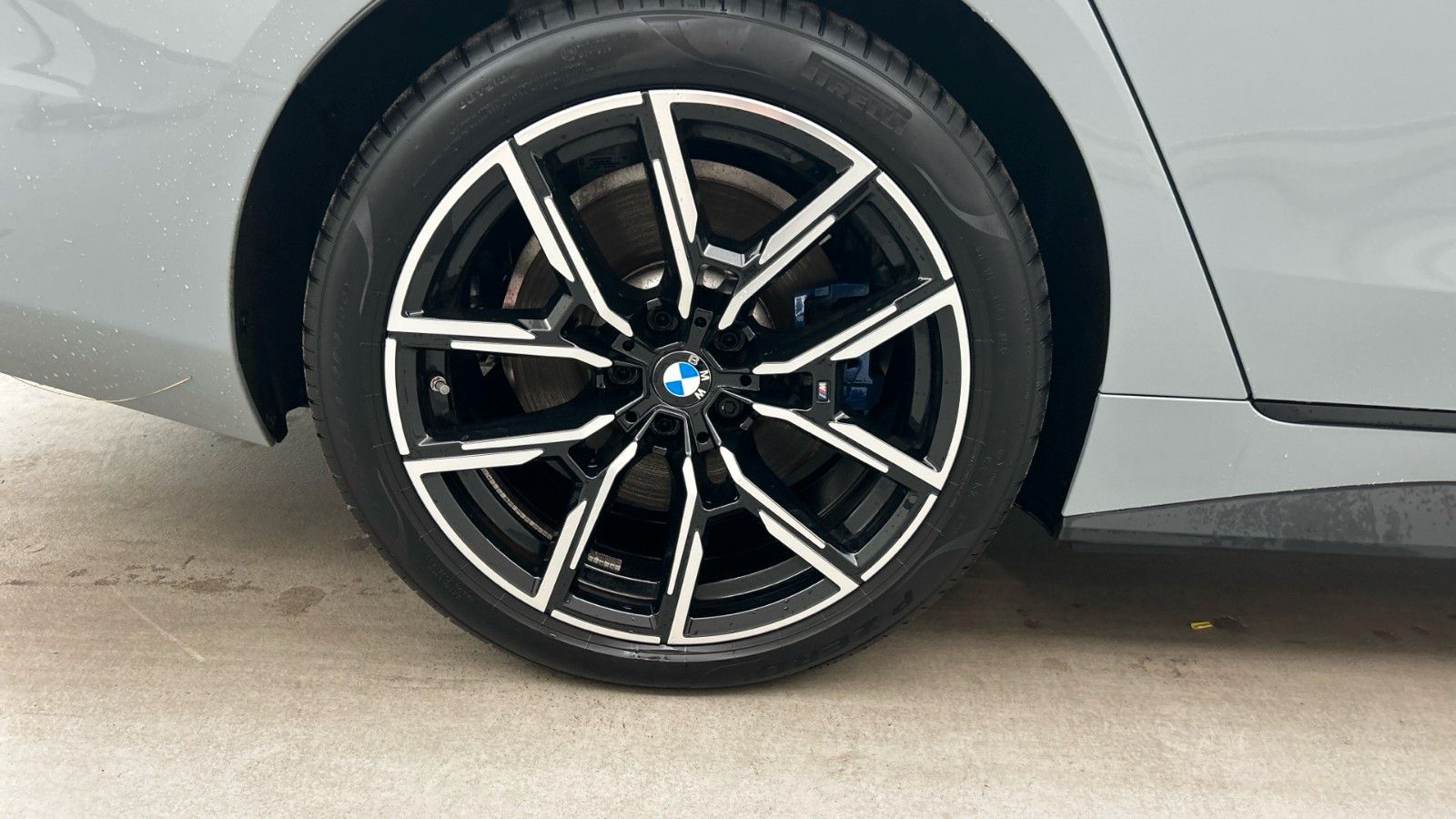 Fahrzeugabbildung BMW i4 Gran Coupe 35 eDrive M SPORT NAVI/LED/KAMERA