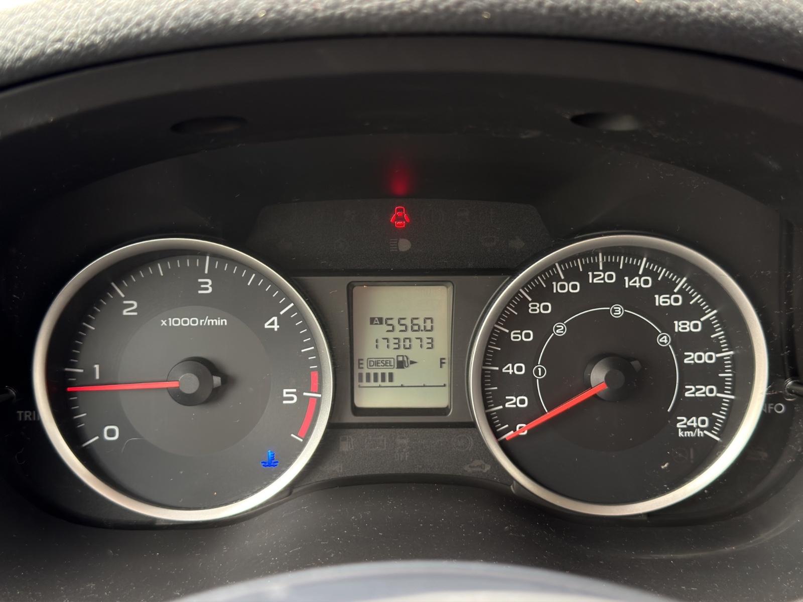 Subaru XV 2012 — photo 13