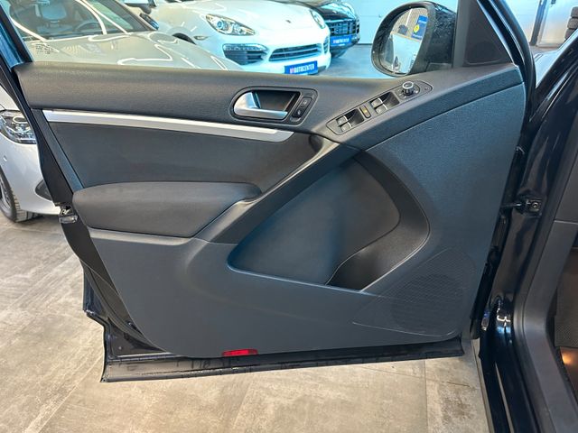 Volkswagen Tiguan Sport & Style 4Motion *BiXenon*Navi*AHK*