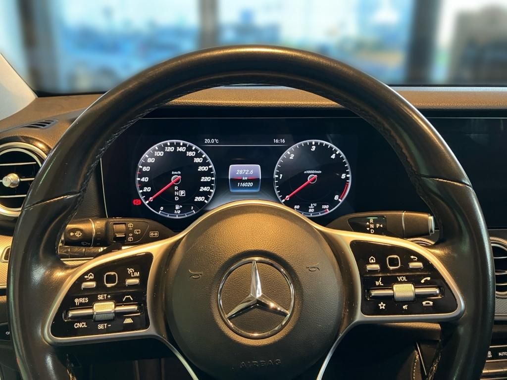 Fahrzeugabbildung Mercedes-Benz E 220 d T-Modell Pano STH Navi ACC PDC SHZ LED