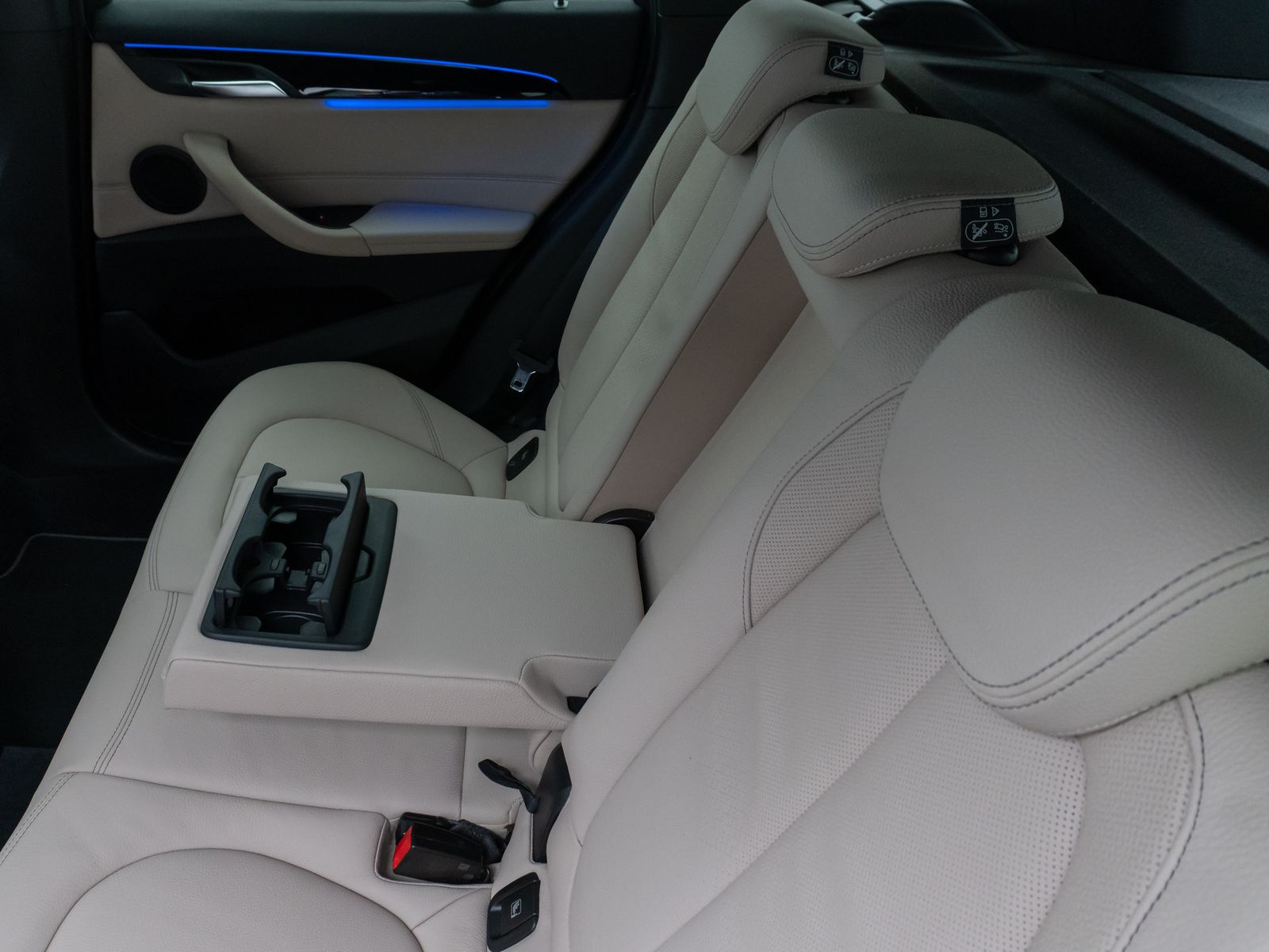 Fahrzeugabbildung BMW X1 xD20i xLine Kamera HUD DAB HiFi Komfort Sport
