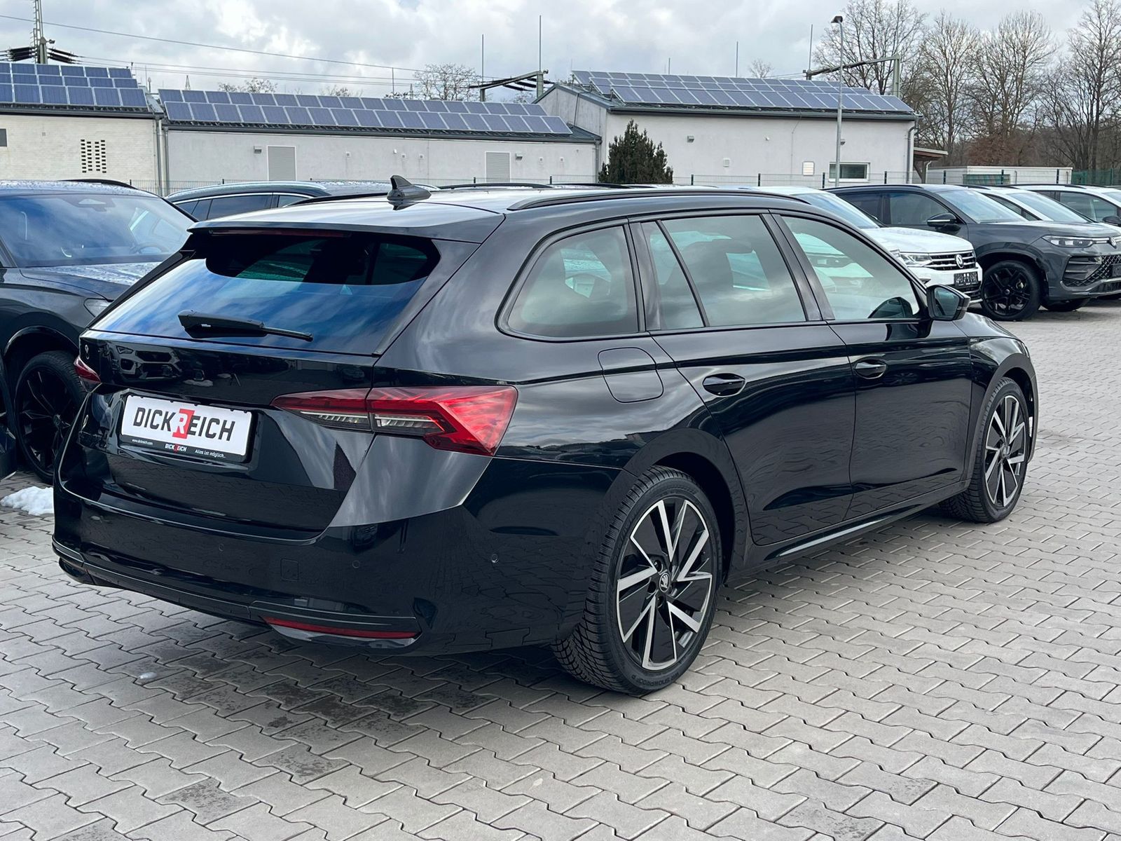Fahrzeugabbildung SKODA Octavia 2.0 DSG Sportline MATRIX*AHK*CANTON*5J.G