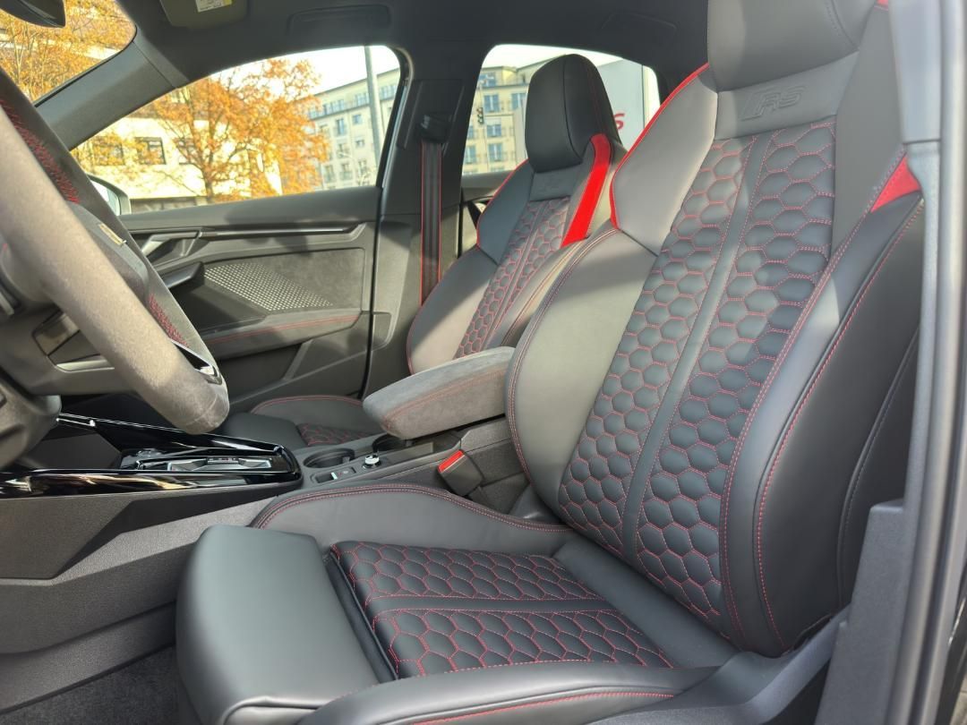 Fahrzeugabbildung Audi RS 3 Limousine 2.5 quattro W TFSI HUD,Kamera,LED