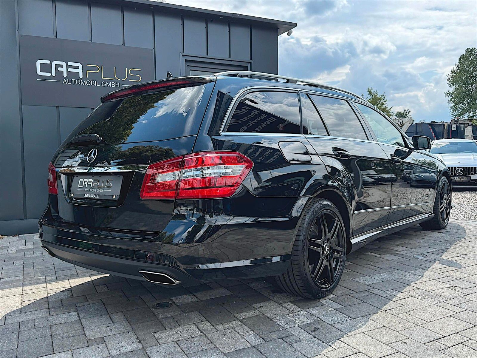 Fahrzeugabbildung Mercedes-Benz E 500 CGI AMG Black Edition *ACC*Pano*Airmatic*