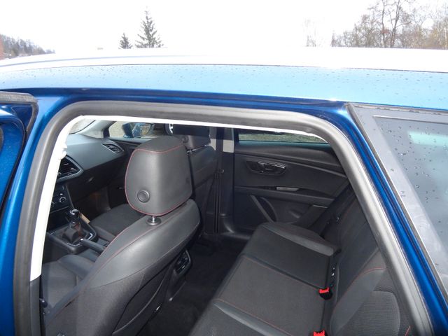 Fahrzeugabbildung Seat Leon ST FR/LED/Pano/Leder/SitzH/Navi/Garantie
