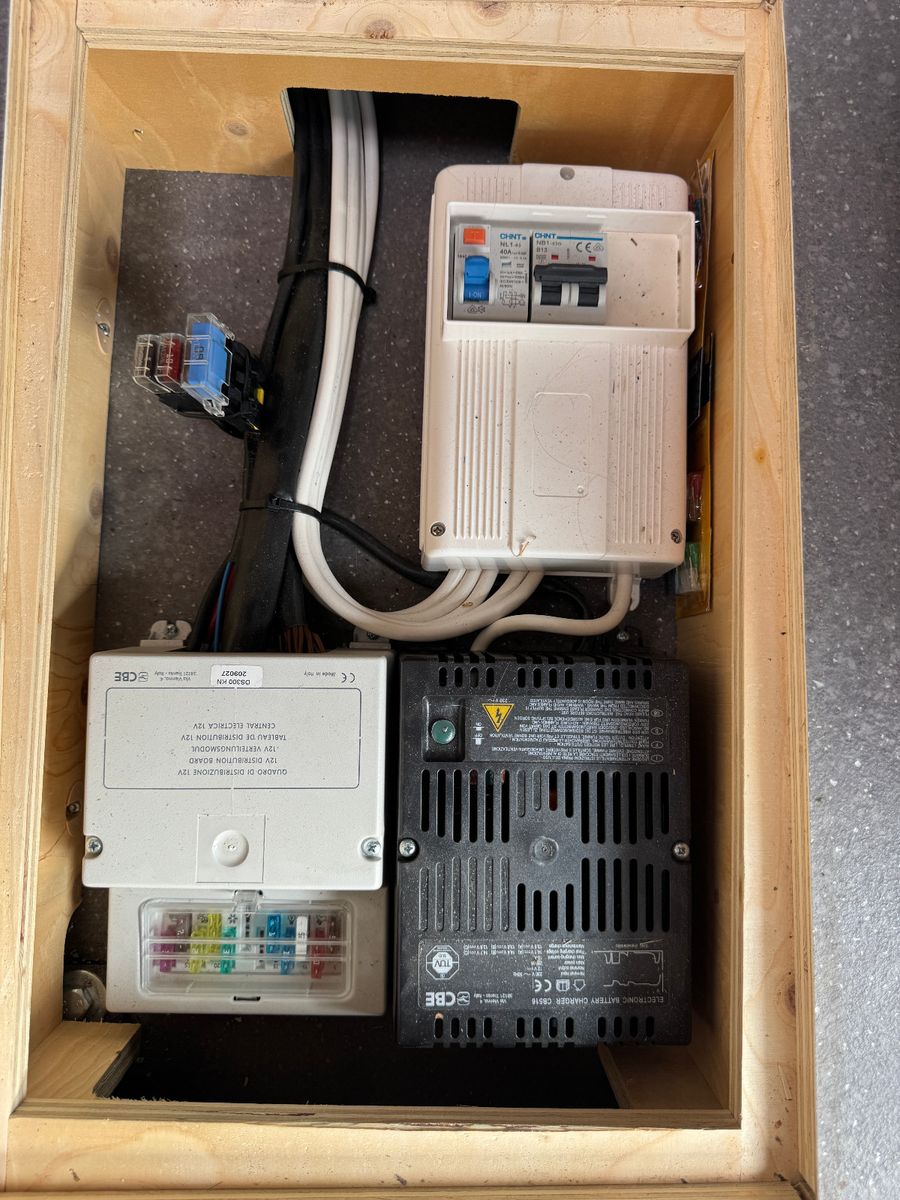 Vehicle image Pössl RUNNER 636 INDIVIDUAL ROOM CLIMATE AHK