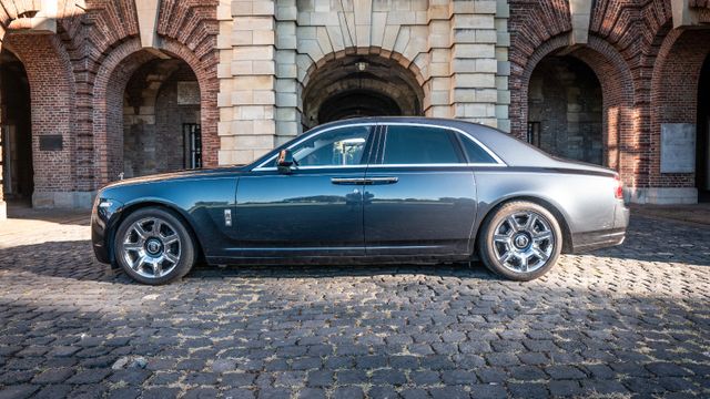 Fahrzeugabbildung Rolls-Royce Ghost/Rear Seat/Gardinen/Panorama