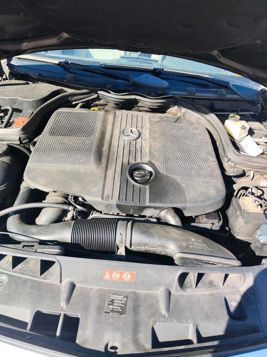 Mercedes-Benz 220 2010 — photo 15