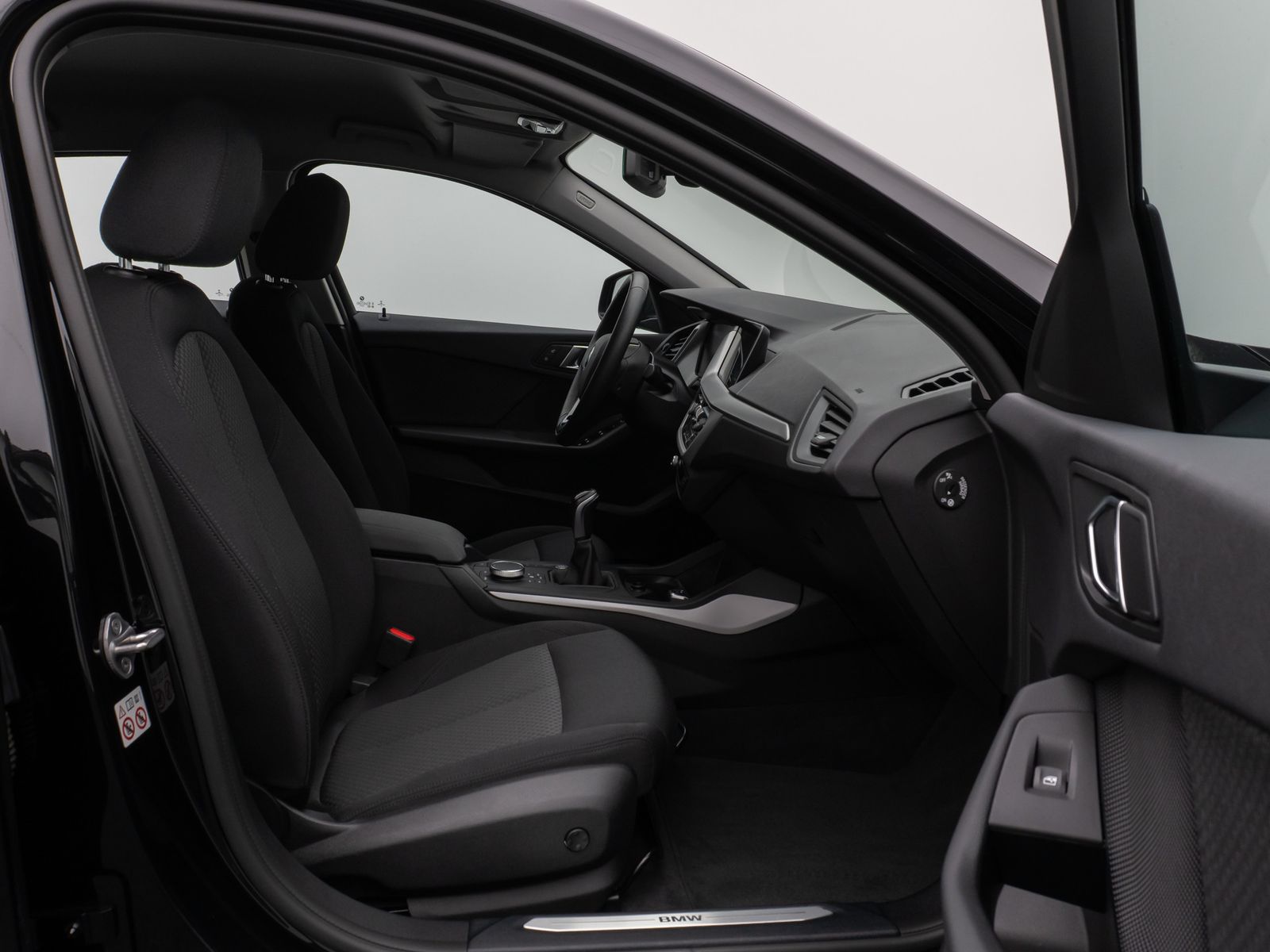 Fahrzeugabbildung BMW 118i PDC DAB CockPitPro AHKFernlichtassistent