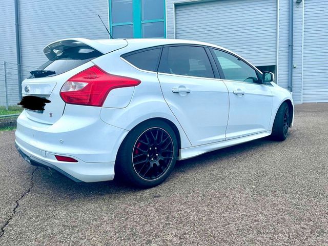 Ford Focus 1.6 Eco Boost  Sondermodell S P...