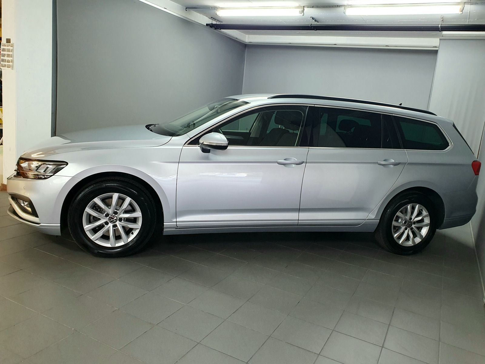 Volkswagen Passat Variant Business 2.0TDI DSG Standhz ACC foto 2